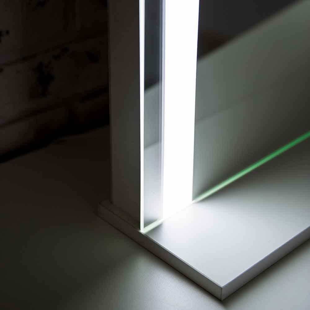 grimernoe-zerkalo-s-podsvetkoj-led-3